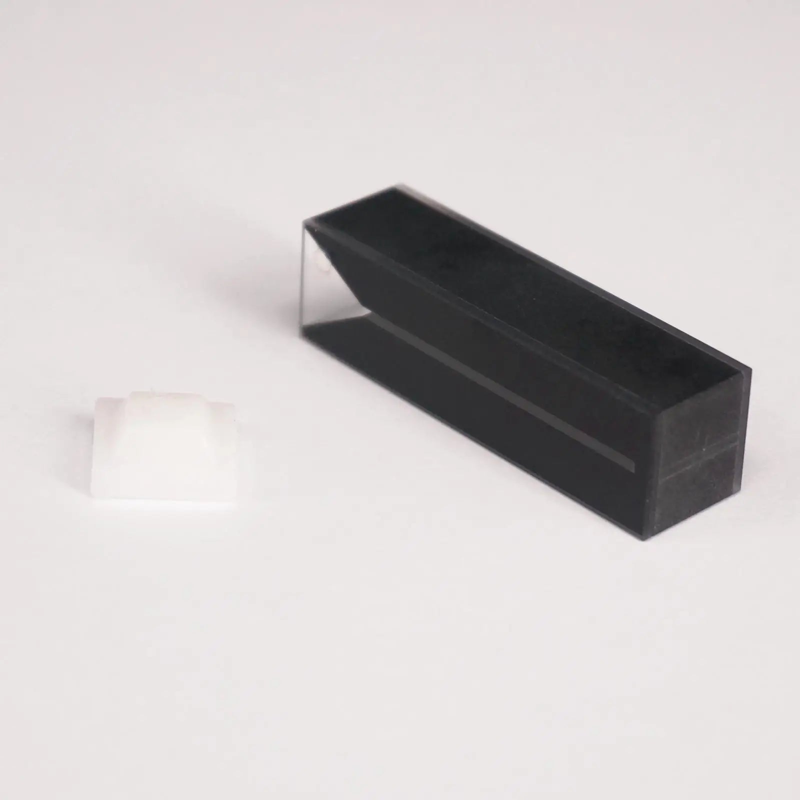 350ul 1mm Inside Width Micro JGS1 Quartz Cuvette Cell With Black Walls And Lid - KiwisLove