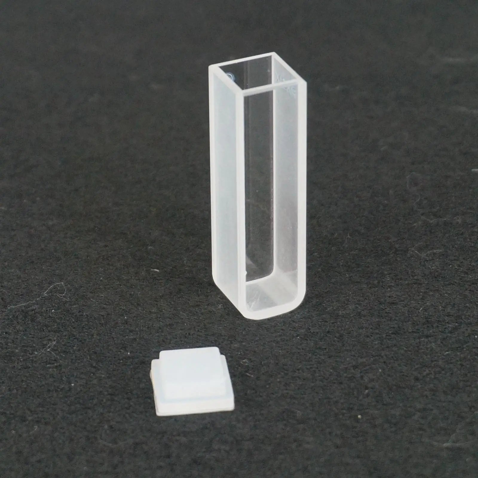 Acid and Alkali Resistant A Box With 2pcs 3.5ml 10mm Path Length JGS1 Quartz Cuvette Cell With Lid For Spectrophotometers - KiwisLove