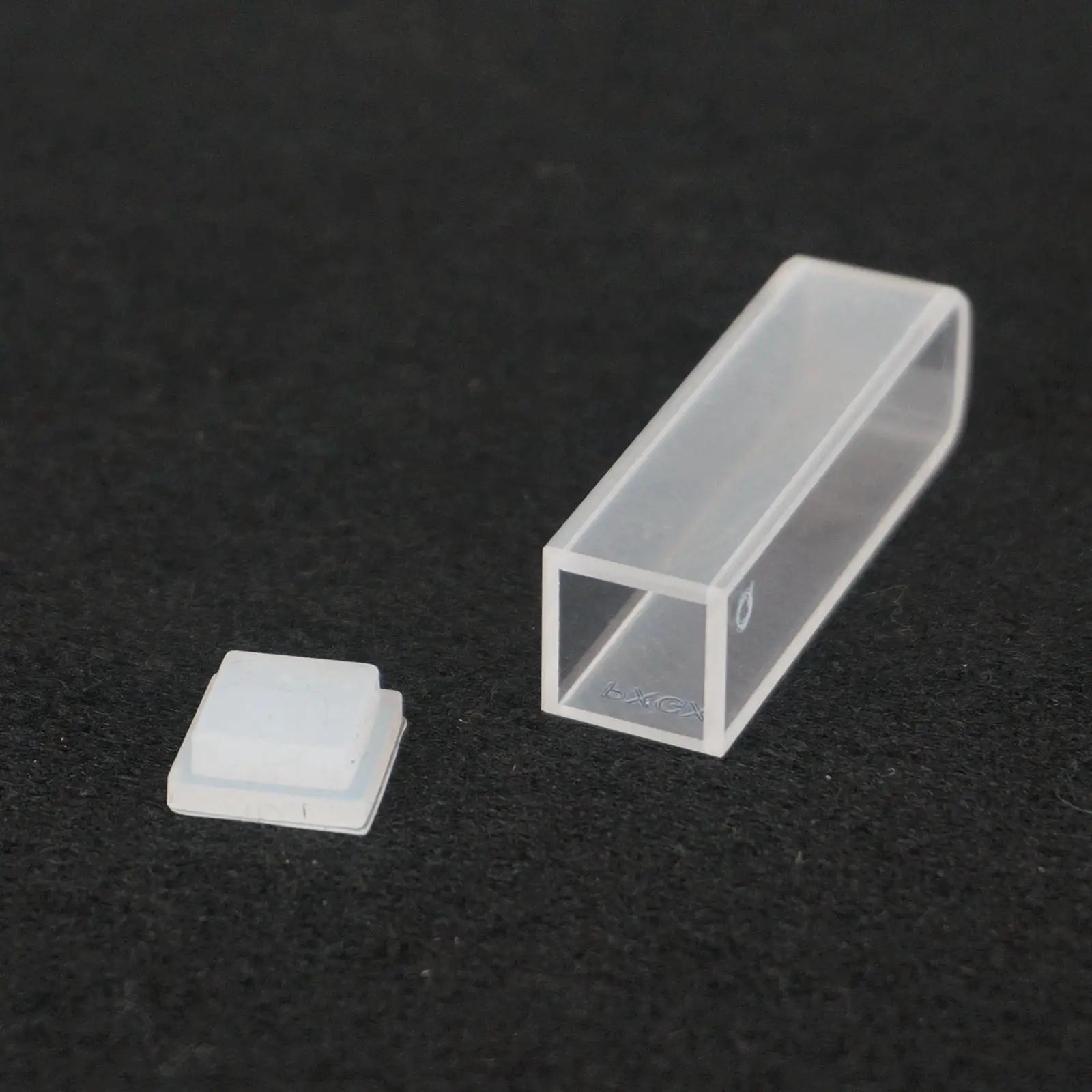 Acid and Alkali Resistant A Box With 2pcs 3.5ml 10mm Path Length JGS1 Quartz Cuvette Cell With Lid For Spectrophotometers - KiwisLove