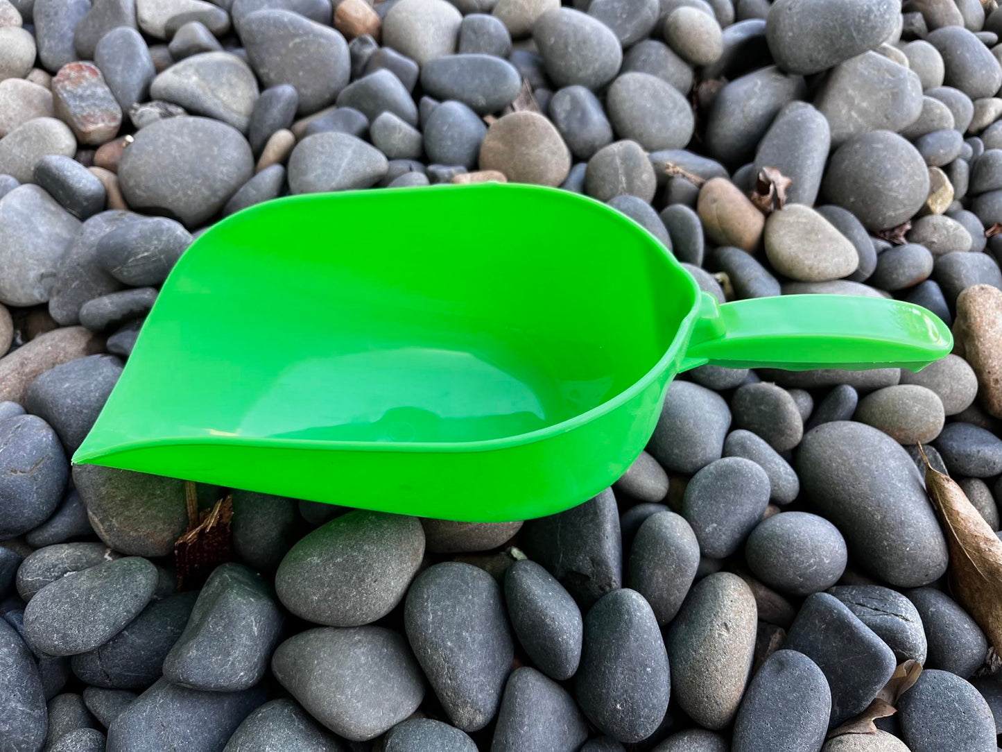 &nbsp;Thickened Plastic Shovel Set for Pig Feeding and Kids Snow/Sand Play