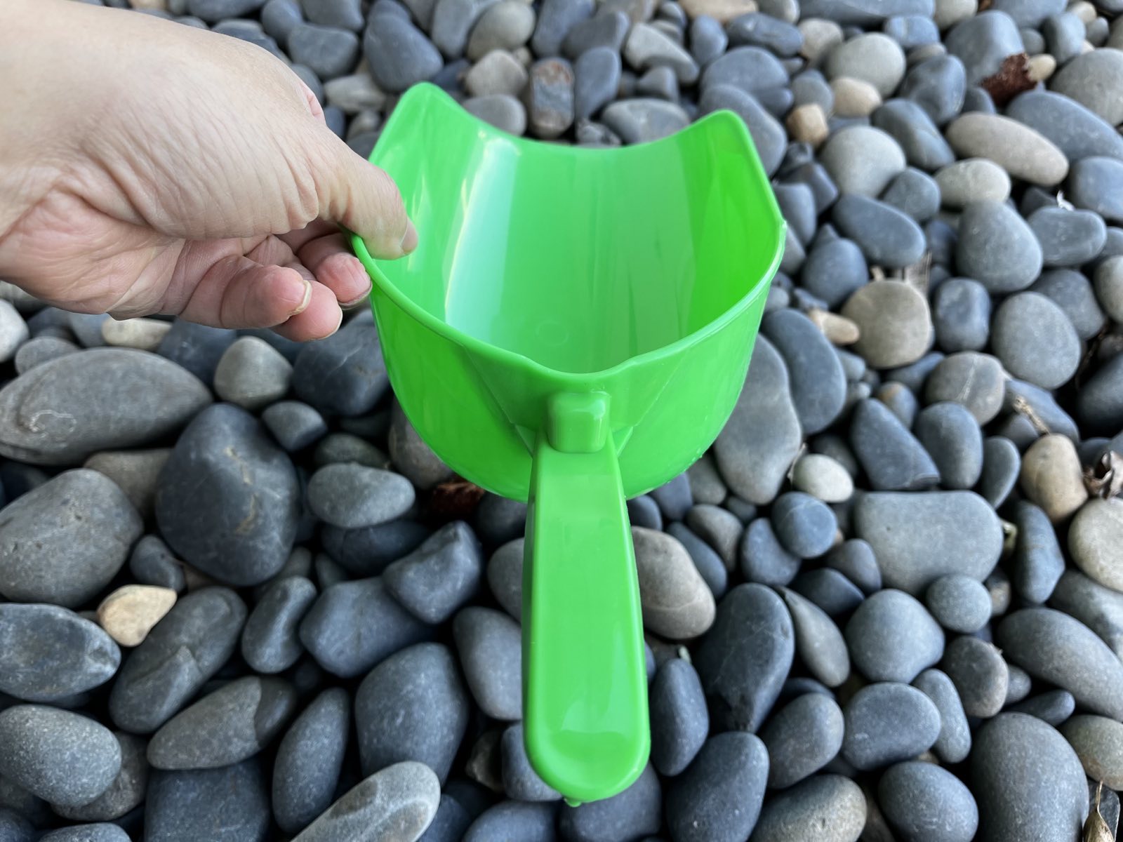 NZ Stock  Plastic Thickened Feed & Play Shovel  – For Pig Feeding, Sand & Snow Play - KiwisLove