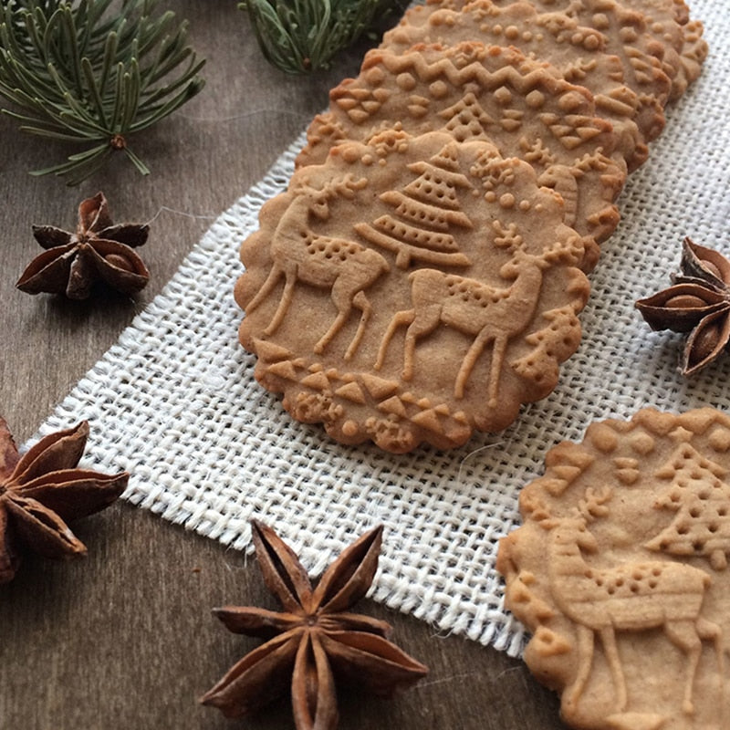 Christmas Embossing Rolling Pin Baking Cookies Noodle Biscuit Fondant Cake Dough Engraved Roller Reindeer Elk 35*5cm - KiwisLove